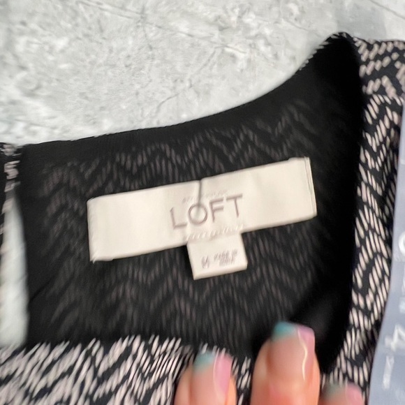 Loft Black and Gray Zig Zag Tank Top Blouse Size Medium - Picture 7 of 8